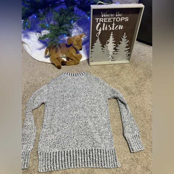 H&M Black and White Crew Neck Sweater - Picture 4 of 4